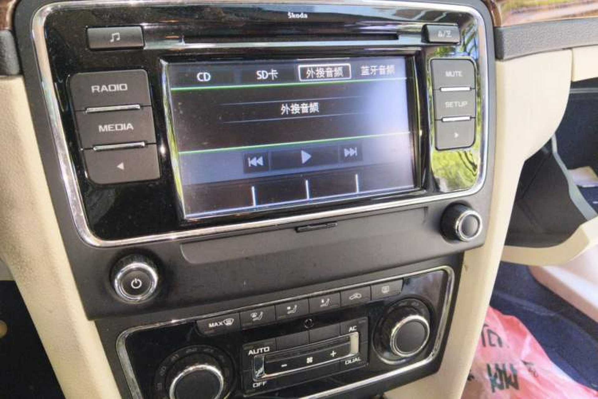 Used Skoda Superb 2012 1.8TSI Automatic Prestige Edition Audio And AC Panel