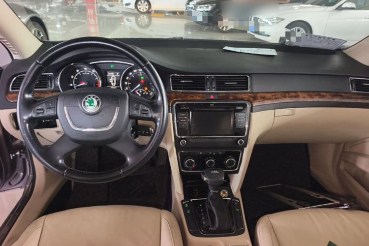 Used Skoda Superb 2012 1.4TSI DSG Elegant Edition Center Console