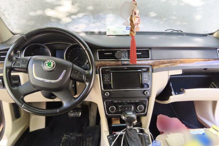 Used Skoda Superb 2012 1.8TSI Automatic Prestige Edition Center Console