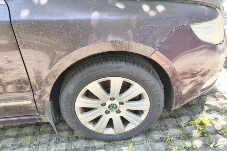Used Skoda Superb 2012 1.8TSI Automatic Prestige Edition Right Front Wheel Hub