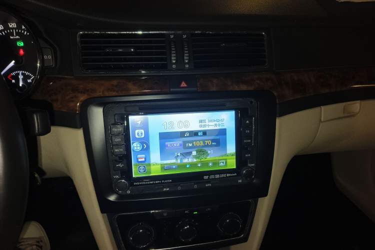Used Skoda Superb 2012 1.8TSI Automatic Elegant Edition Audio And AC Panel
