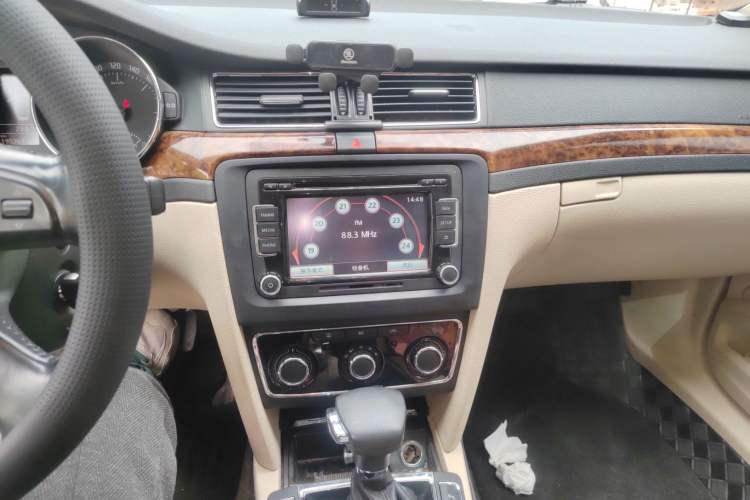 Used Skoda Superb 2012 1.8TSI Automatic Elegant Edition Audio And AC Panel