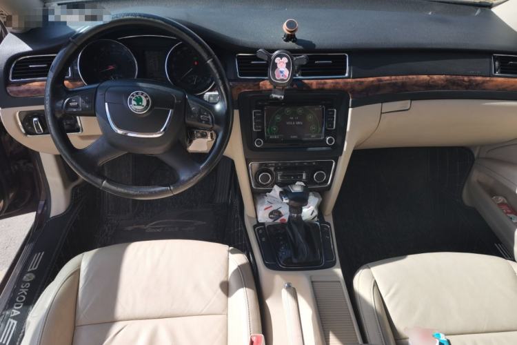 Used Skoda Superb 2012 1.8TSI Automatic Prestige Edition Center Console