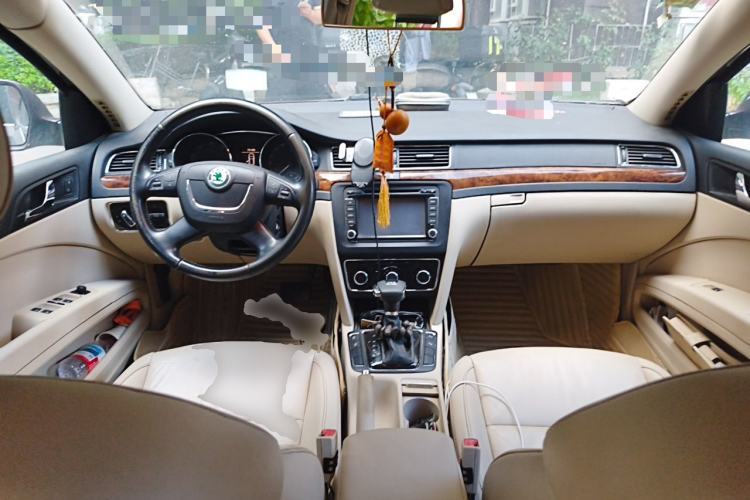 Used Skoda Superb 2012 1.4TSI DSG Elegant Edition Center Console