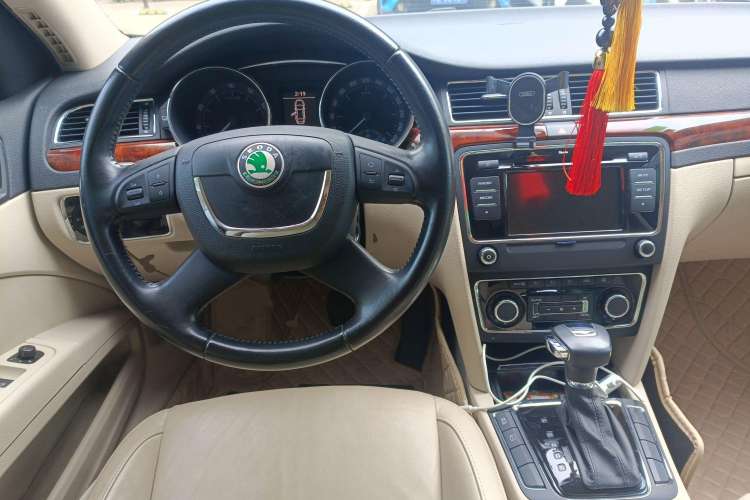 Used Skoda Superb 2012 1.8TSI Automatic Prestige Edition Center Console