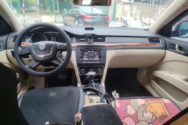 Used Skoda Superb 2012 1.8TSI Automatic Elegant Edition Center Console