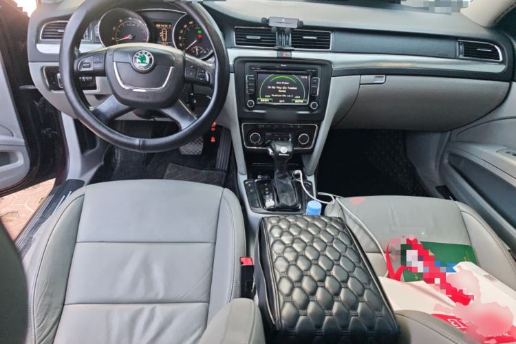 Used Skoda Superb 2012 1.8TSI Automatic Prestige Edition Center Console
