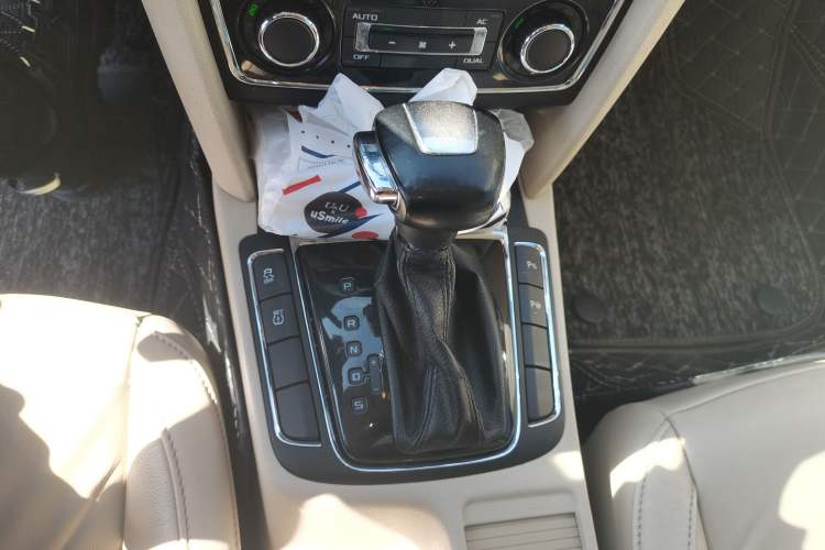 Used Skoda Superb 2012 1.8TSI Automatic Prestige Edition Gear Lever