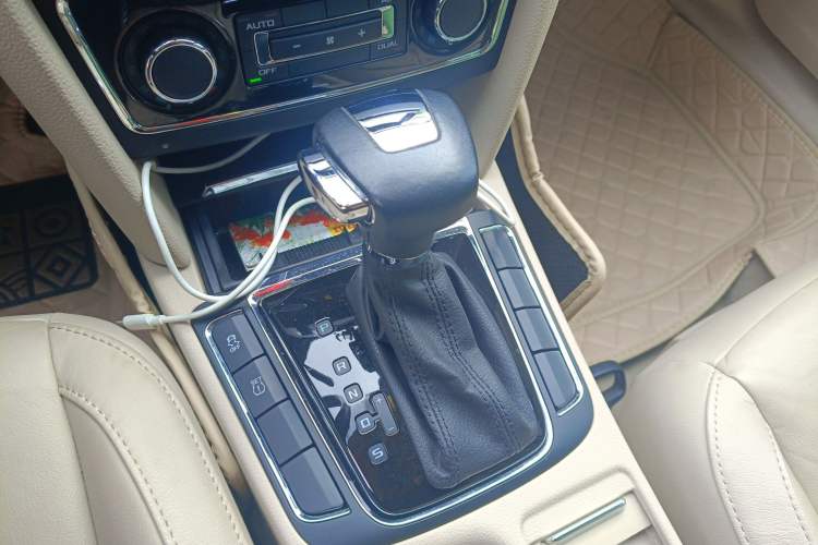 Used Skoda Superb 2012 1.8TSI Automatic Prestige Edition Gear Lever