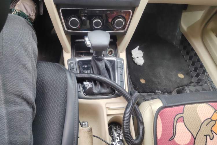 Used Skoda Superb 2012 1.8TSI Automatic Elegant Edition Gear Lever