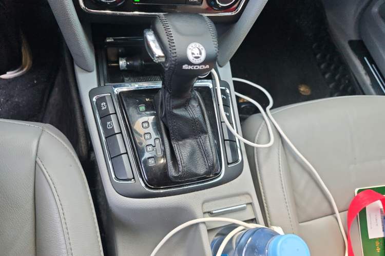 Used Skoda Superb 2012 1.8TSI Automatic Prestige Edition Gear Lever