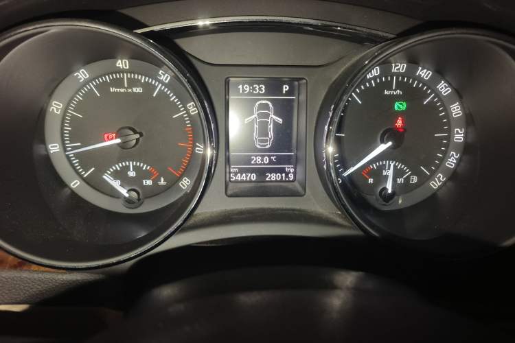 Used Skoda Superb 2012 1.8TSI Automatic Elegant Edition Odometer Close Up