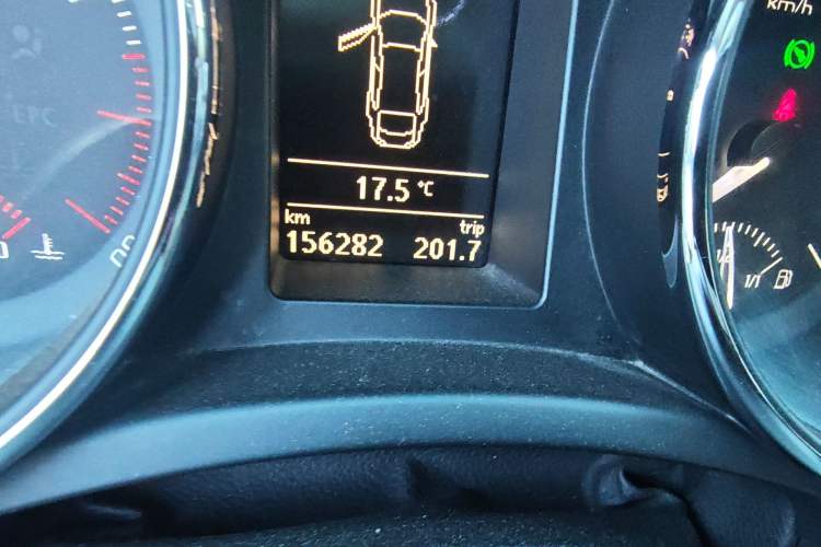 Used Skoda Superb 2012 1.8TSI Automatic Prestige Edition Odometer Close Up