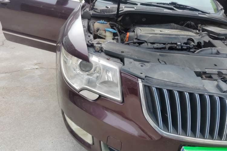 Used Skoda Superb 2012 1.8TSI Automatic Elegant Edition Right Front Headlight