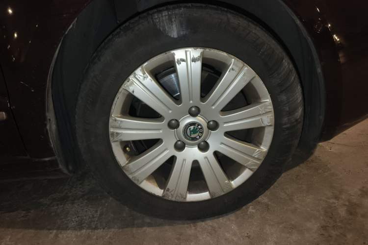 Used Skoda Superb 2012 1.8TSI Automatic Elegant Edition Right Front Wheel Hub