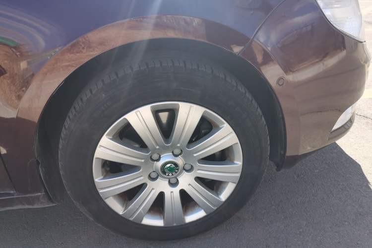 Used Skoda Superb 2012 1.8TSI Automatic Prestige Edition Right Front Wheel Hub
