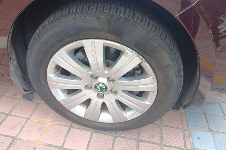 Used Skoda Superb 2012 1.8TSI Automatic Prestige Edition Right Front Wheel Hub