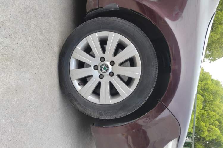 Used Skoda Superb 2012 1.8TSI Automatic Elegant Edition Right Front Wheel Hub