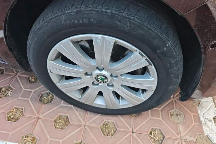 Used Skoda Superb 2012 1.8TSI Automatic Prestige Edition Right Front Wheel Hub