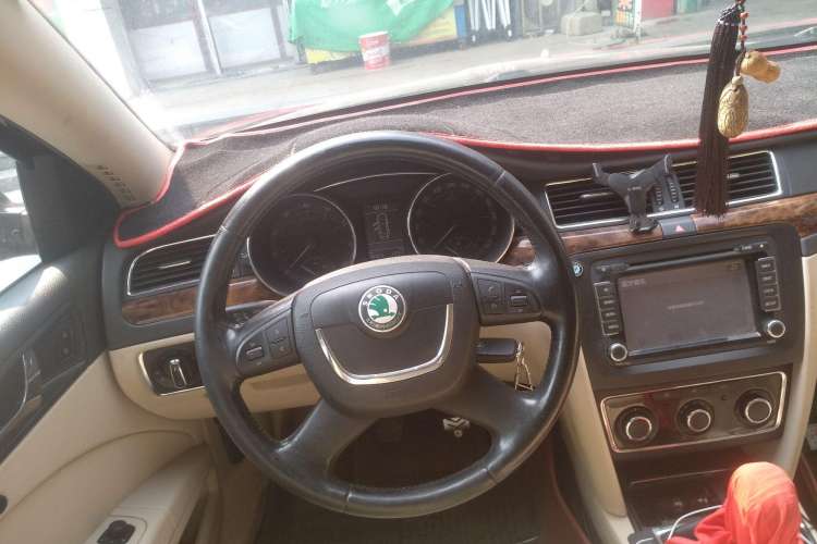Used Skoda Superb 2012 1.8TSI Manual Elegant Edition Steering Wheel