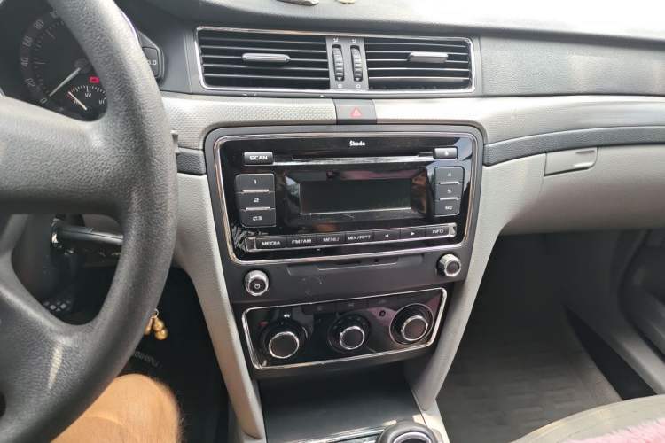 Used Skoda Superb 2012 1.4TSI Manual Zhiya Edition Audio And AC Panel