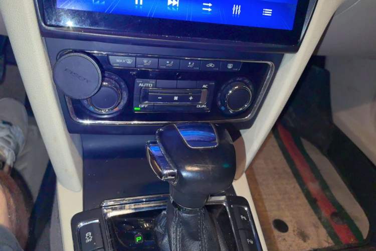 Used Skoda Superb 2012 1.8TSI Automatic Prestige Edition Audio And AC Panel