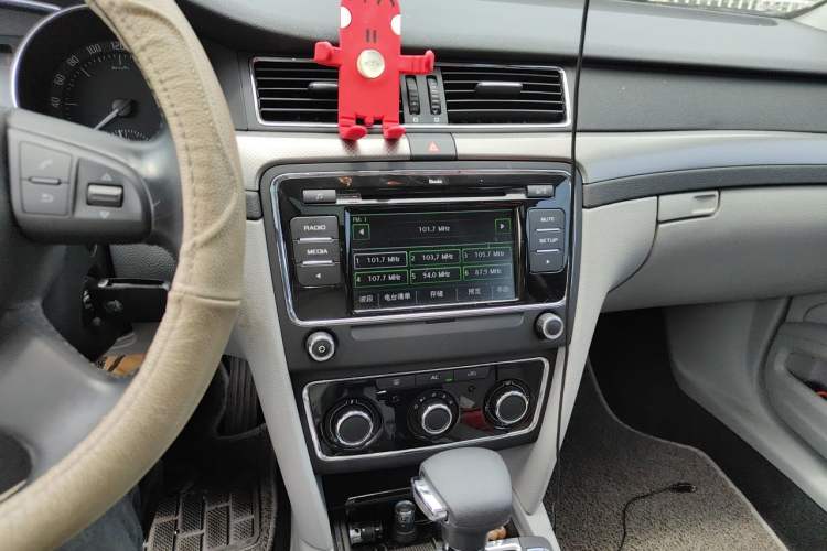 Used Skoda Superb 2012 1.8TSI Automatic Elegant Edition Audio And AC Panel