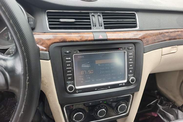 Used Skoda Superb 2012 1.8TSI Automatic Elegant Edition Audio And AC Panel