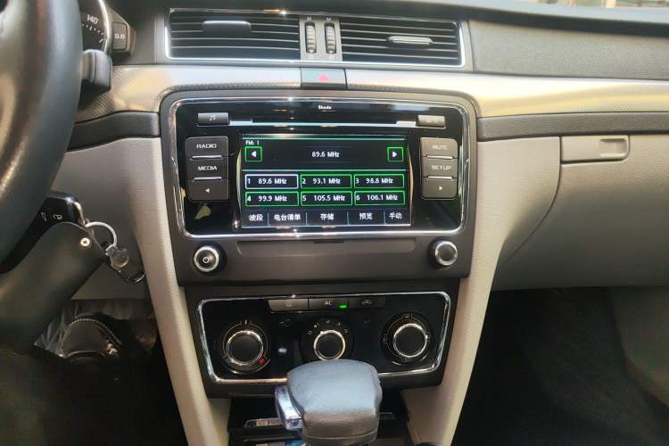 Used Skoda Superb 2012 1.8TSI Automatic Elegant Edition Audio And AC Panel