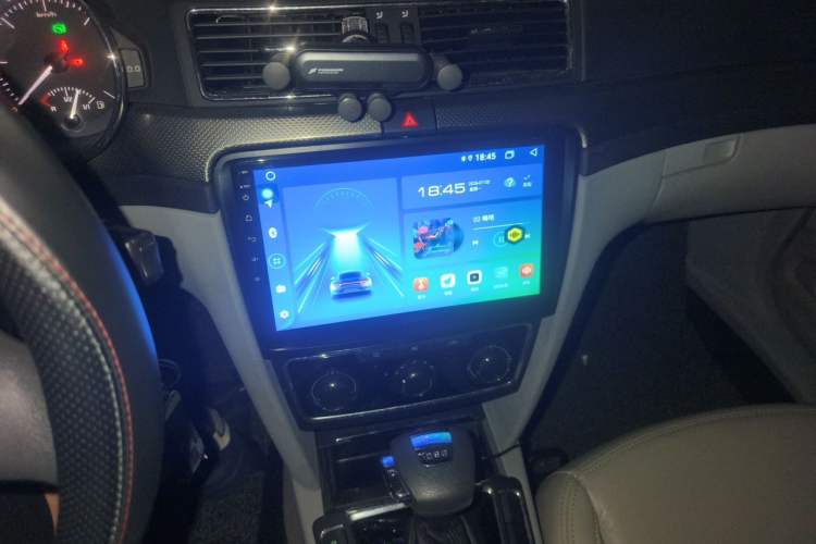 Used Skoda Superb 2012 1.4TSI 5th Anniversary Limited Edition Audio And AC Panel