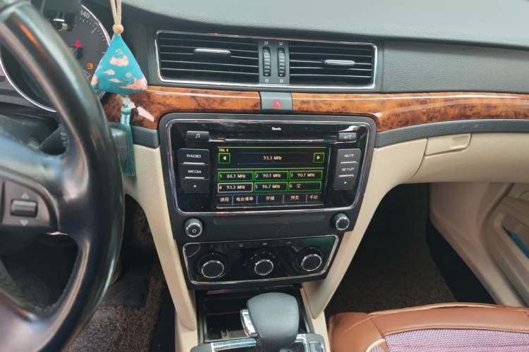 Used Skoda Superb 2012 1.8TSI Automatic Elegant Edition Audio And AC Panel
