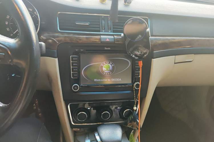 Used Skoda Superb 2012 1.8TSI Automatic Elegant Edition Audio And AC Panel