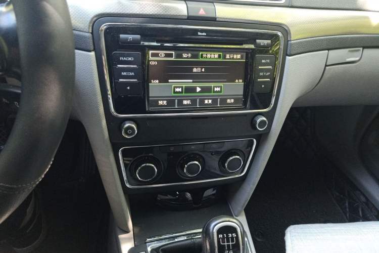 Used Skoda Superb 2012 1.8TSI Manual Elegant Edition Audio And AC Panel