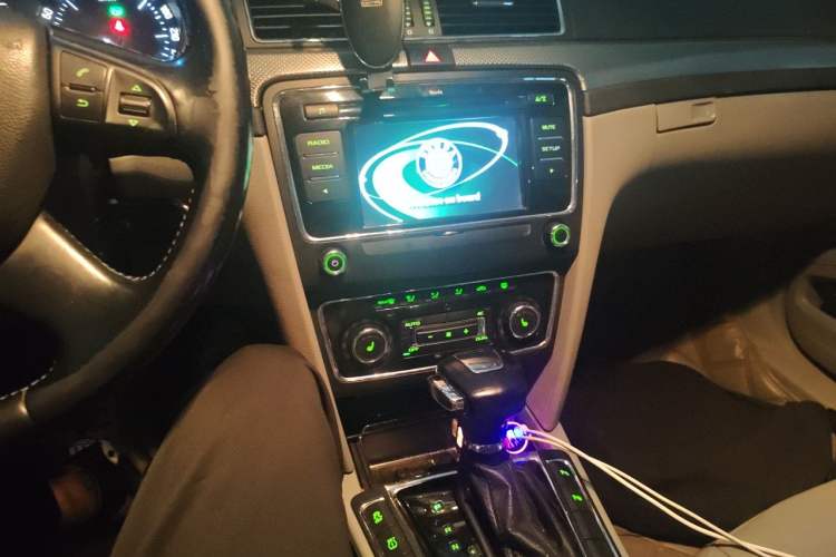 Used Skoda Superb 2012 1.8TSI Automatic Prestige Edition Audio And AC Panel