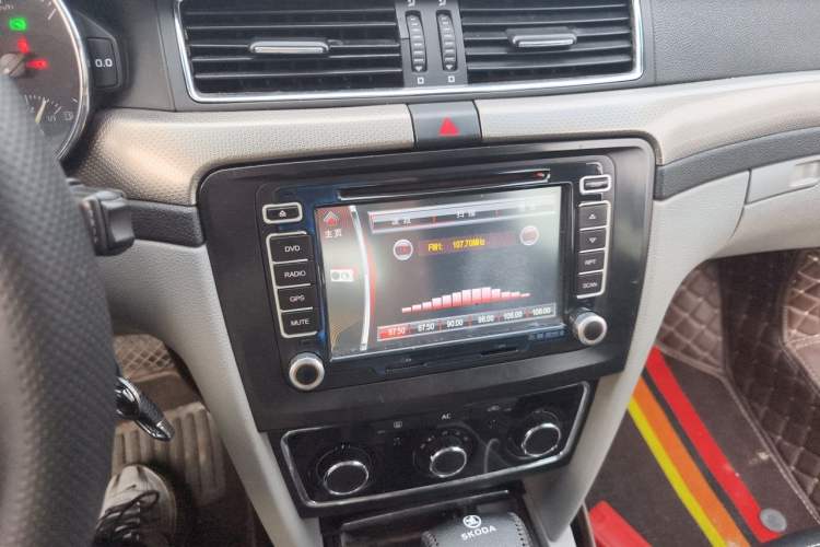 Used Skoda Superb 2012 1.4TSI DSG Zhiya Edition Audio And AC Panel