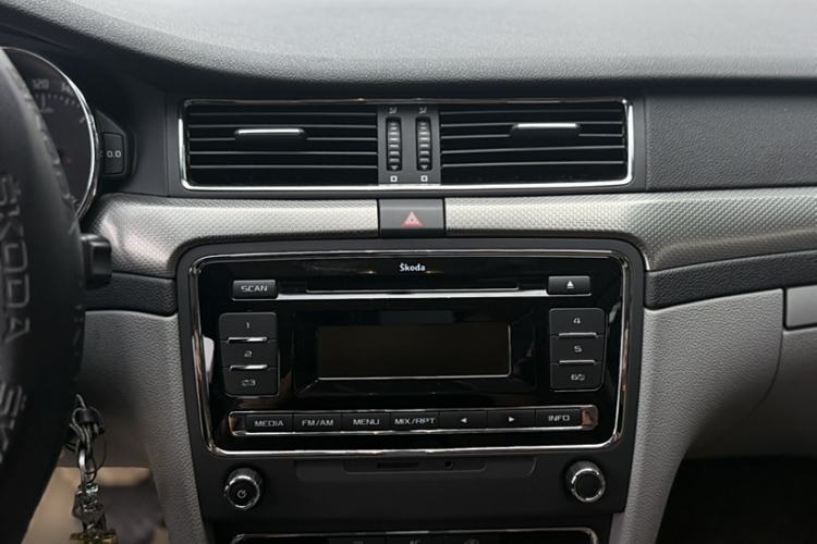 Used Skoda Superb 2012 1.4TSI DSG Zhiya Edition Audio And AC Panel