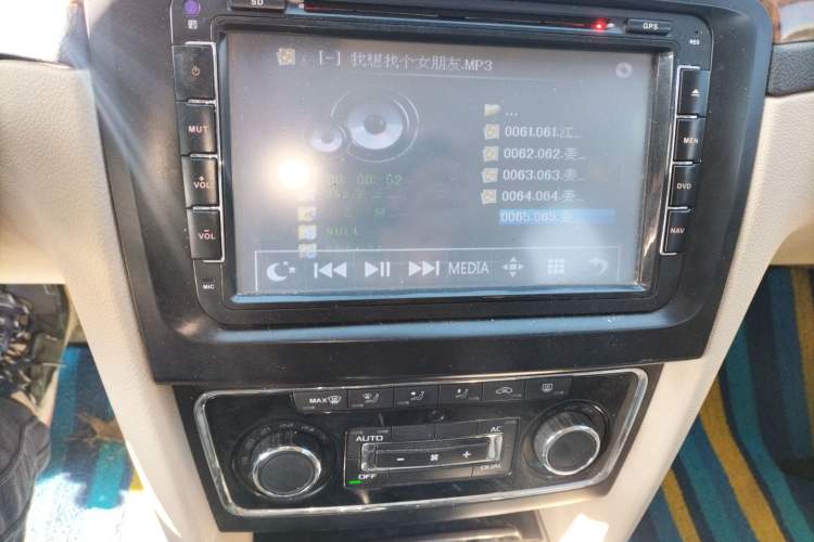 Used Skoda Superb 2012 1.8TSI Automatic Prestige Edition Audio And AC Panel