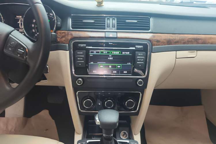 Used Skoda Superb 2012 1.8TSI Automatic Elegant Edition Audio And AC Panel