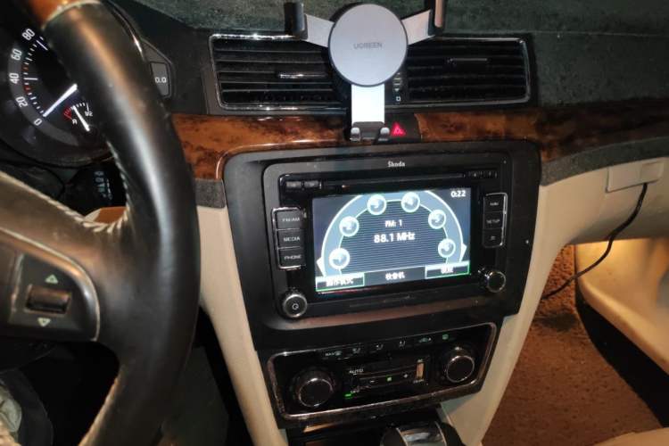 Used Skoda Superb 2012 2.0 TSI Automatic Luxury Edition Audio And AC Panel