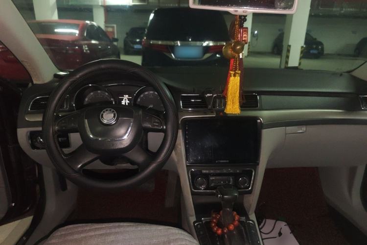 Used Skoda Superb 2012 1.8TSI Automatic Prestige Edition Center Console