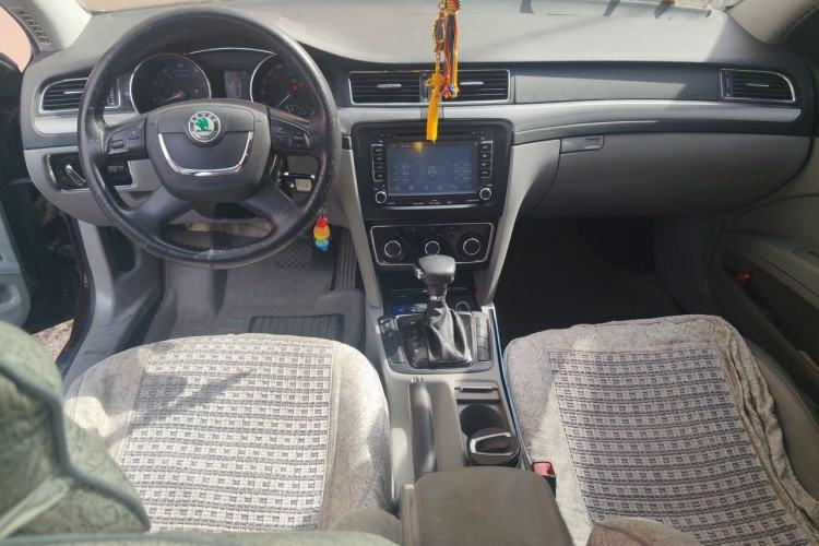 Used Skoda Superb 2012 1.8TSI Automatic Elegant Edition Center Console
