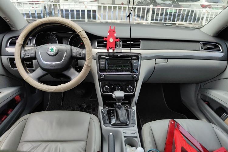 Used Skoda Superb 2012 1.8TSI Automatic Elegant Edition Center Console
