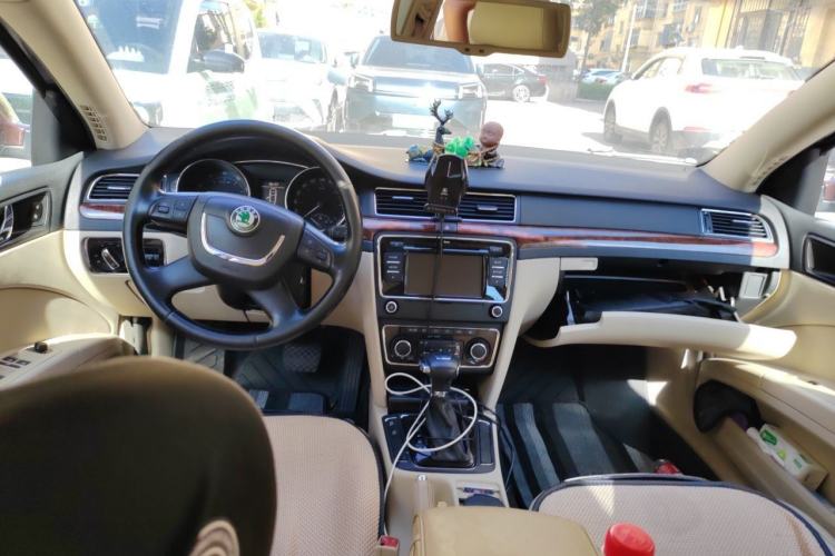 Used Skoda Superb 2012 2.0 TSI Automatic Elegant Edition Center Console