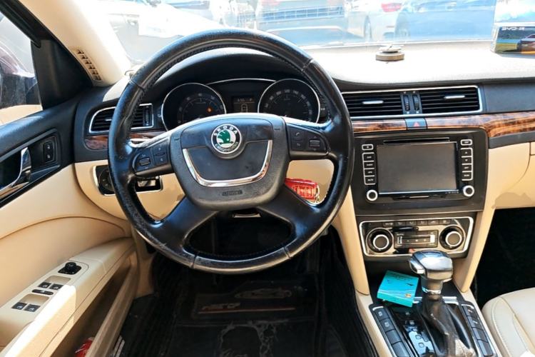 Used Skoda Superb 2012 1.8TSI Automatic Prestige Edition Center Console