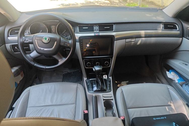 Used Skoda Superb 2012 1.4TSI DSG Elegant Edition Center Console