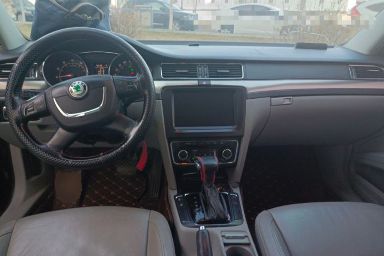 Used Skoda Superb 2012 1.8TSI Automatic Prestige Edition Center Console