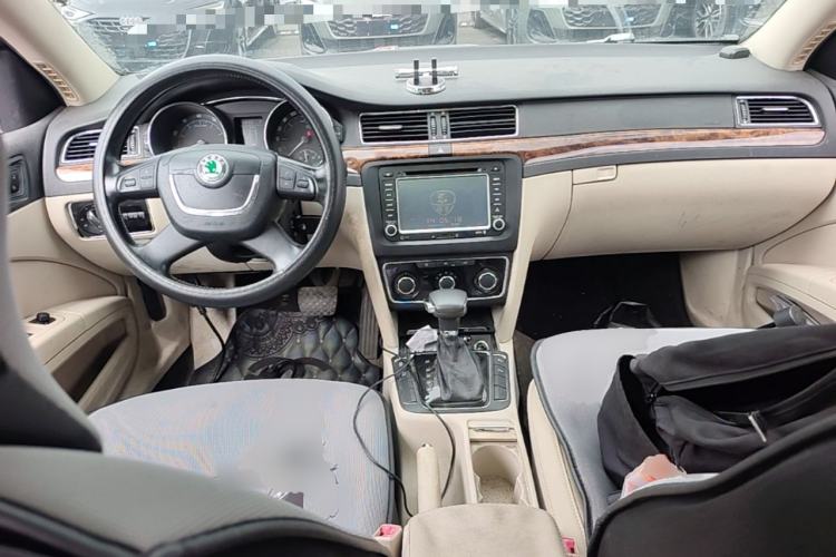 Used Skoda Superb 2012 1.8TSI Automatic Elegant Edition Center Console