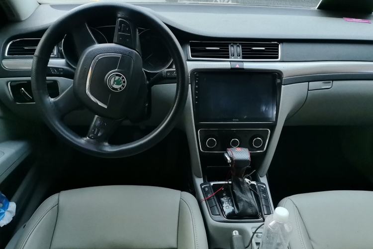 Used Skoda Superb 2012 1.4TSI DSG Elegant Edition Center Console