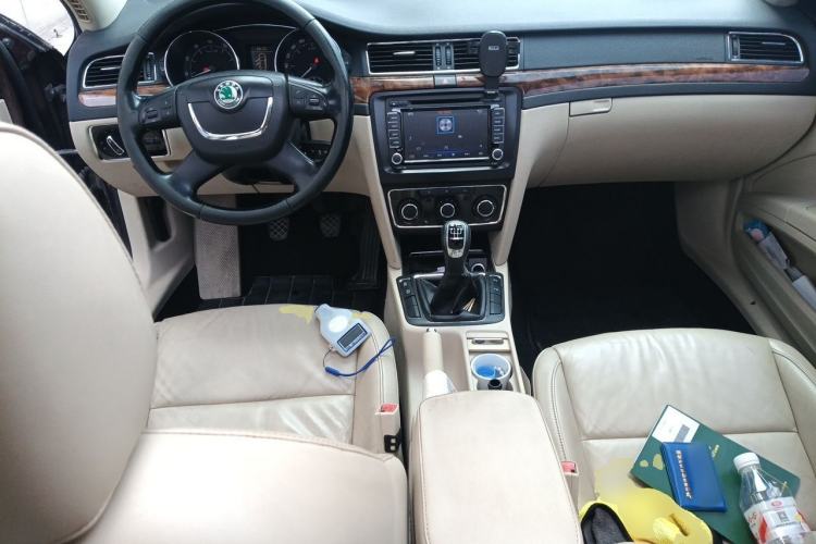 Used Skoda Superb 2012 1.8TSI Manual Elegant Edition Center Console