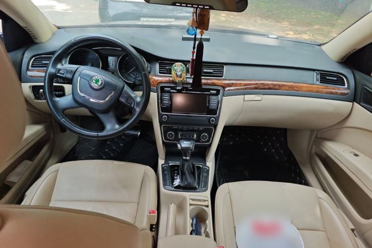 Used Skoda Superb 2012 1.8TSI Automatic Prestige Edition Center Console